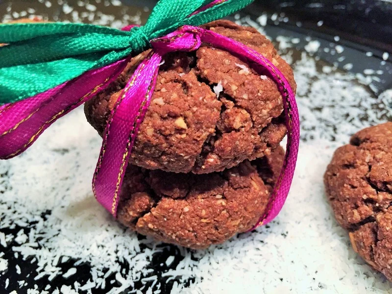 Crinkles with chocolate, hazelnuts, and coconut