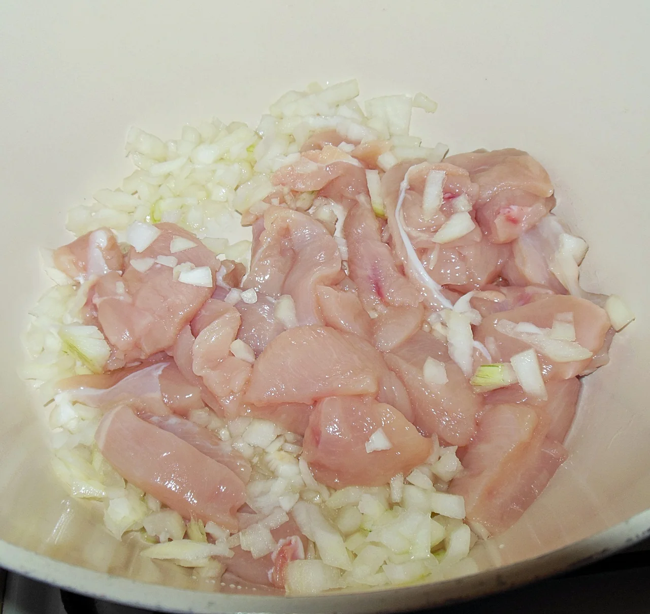 Chicken dish with porcini mushrooms and sour cream