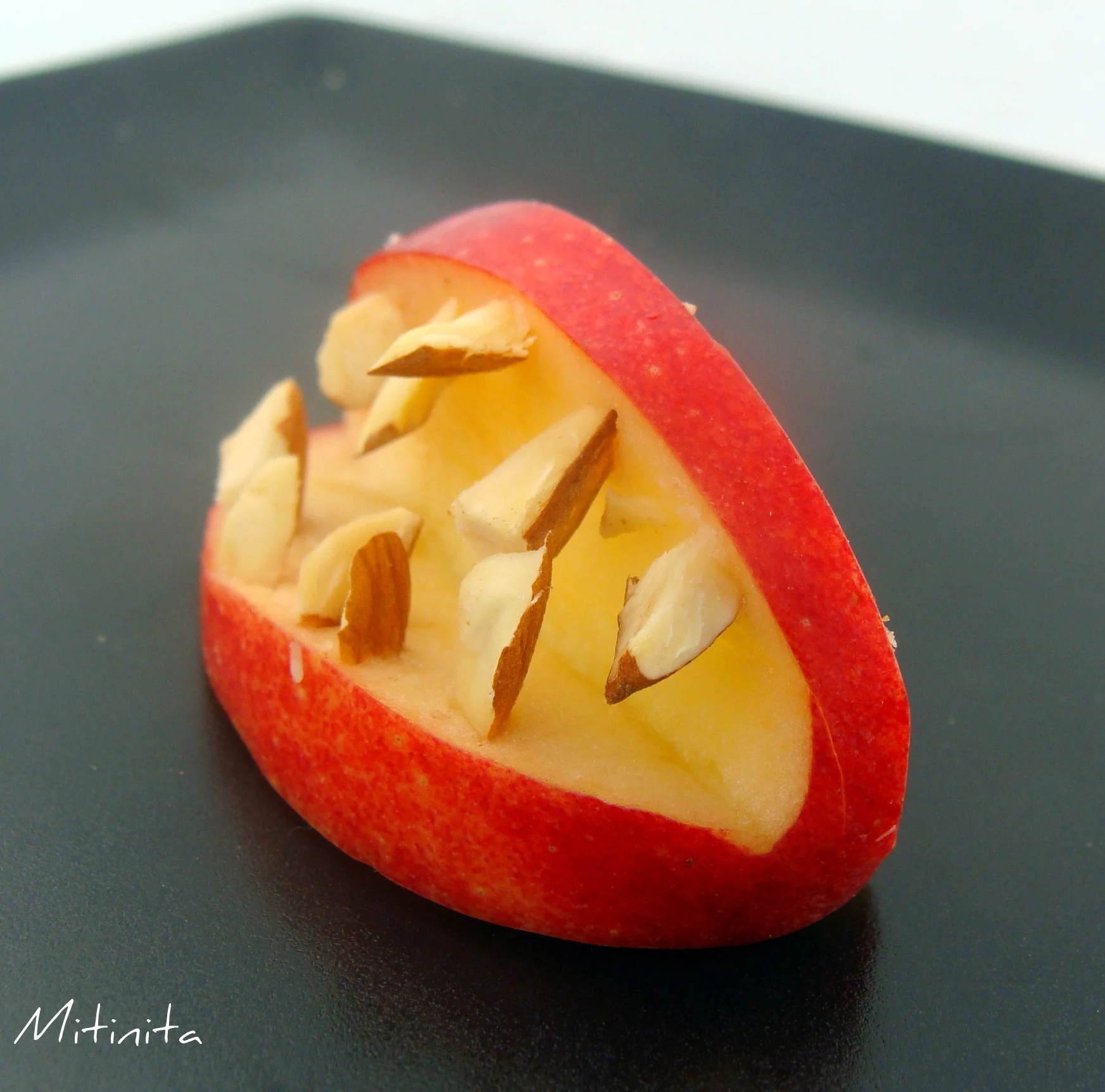 Halloween: A grin from an apple