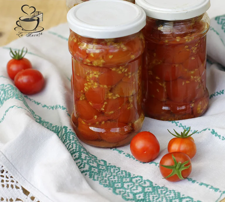 Cherry tomatoes with garlic and basil