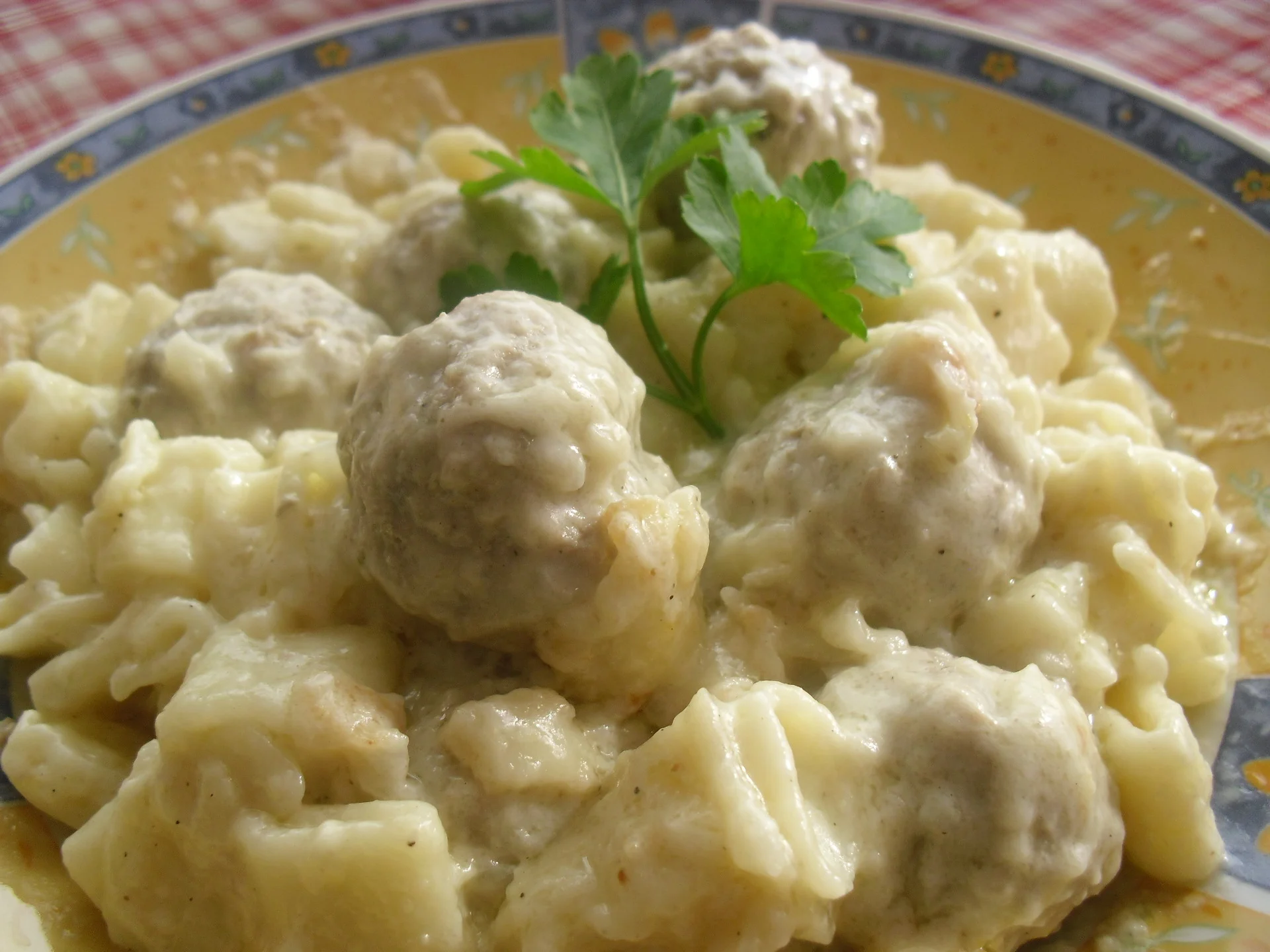 Meatballs with sour cream