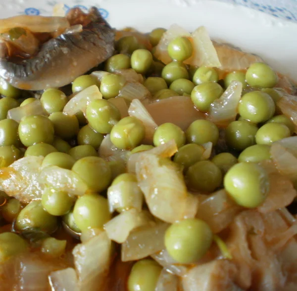 Pea dish with mushrooms