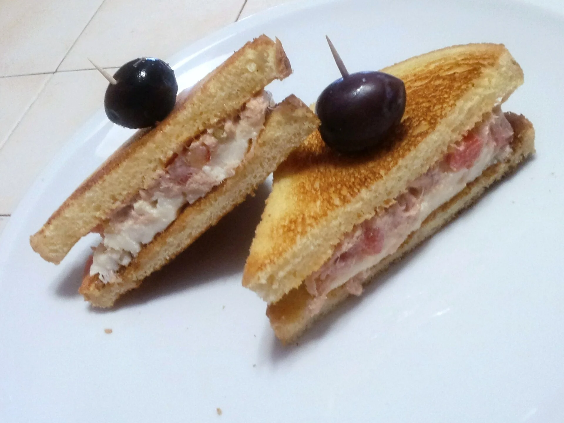 Sandwich with tuna, mayonnaise, and mozzarella