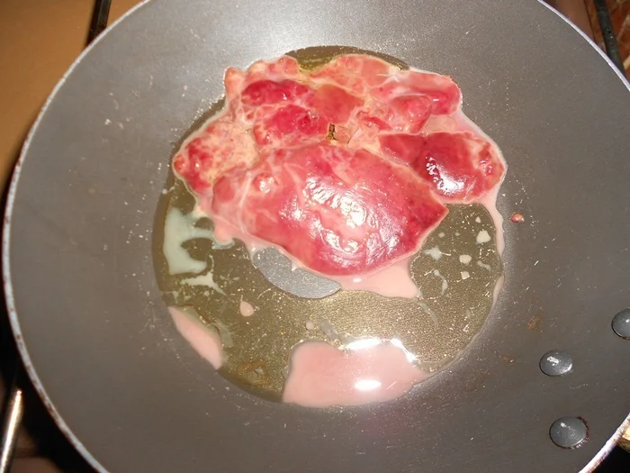 Liver sauce with sour cream