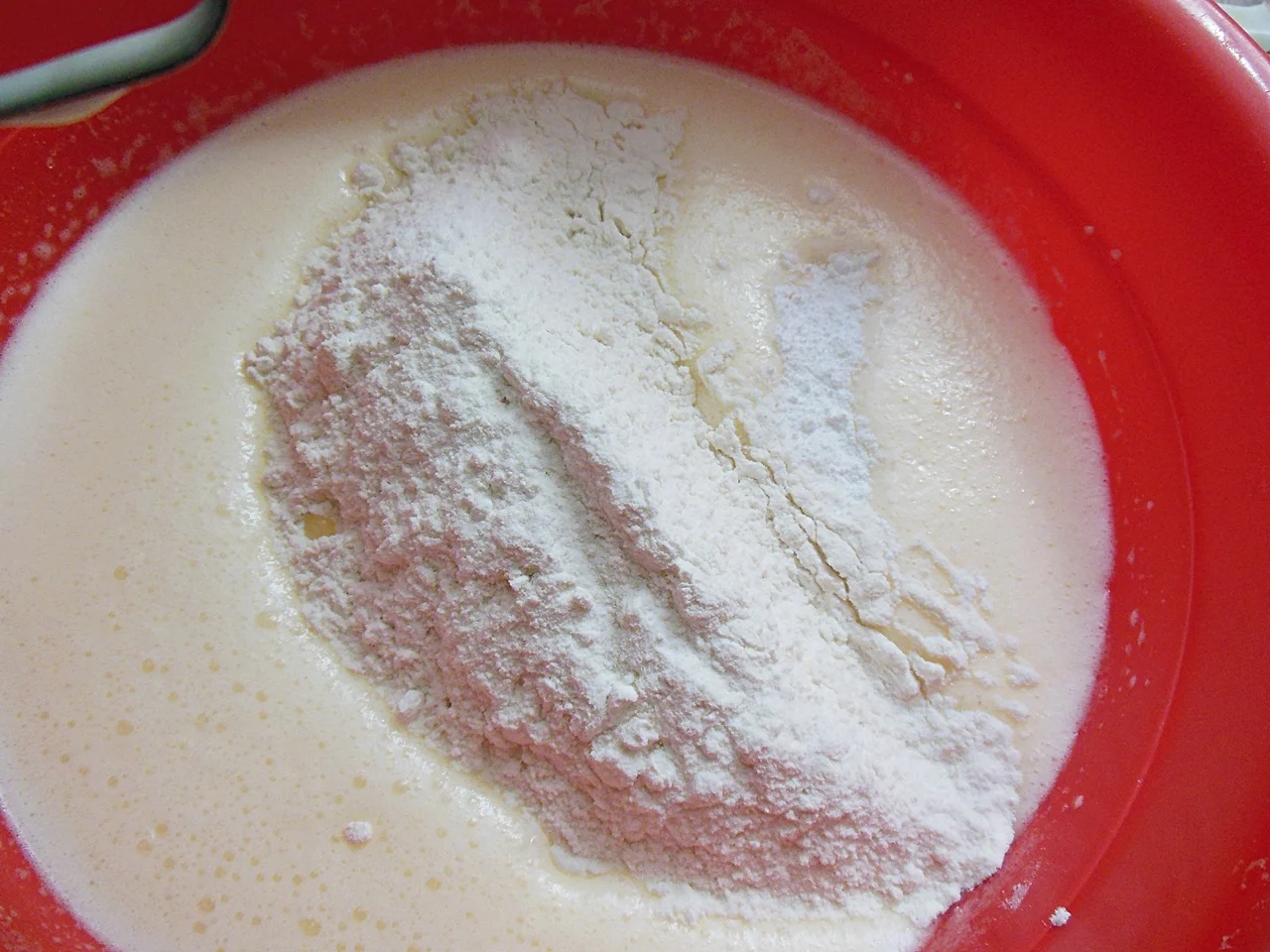 Soft cheese and raisin pastries