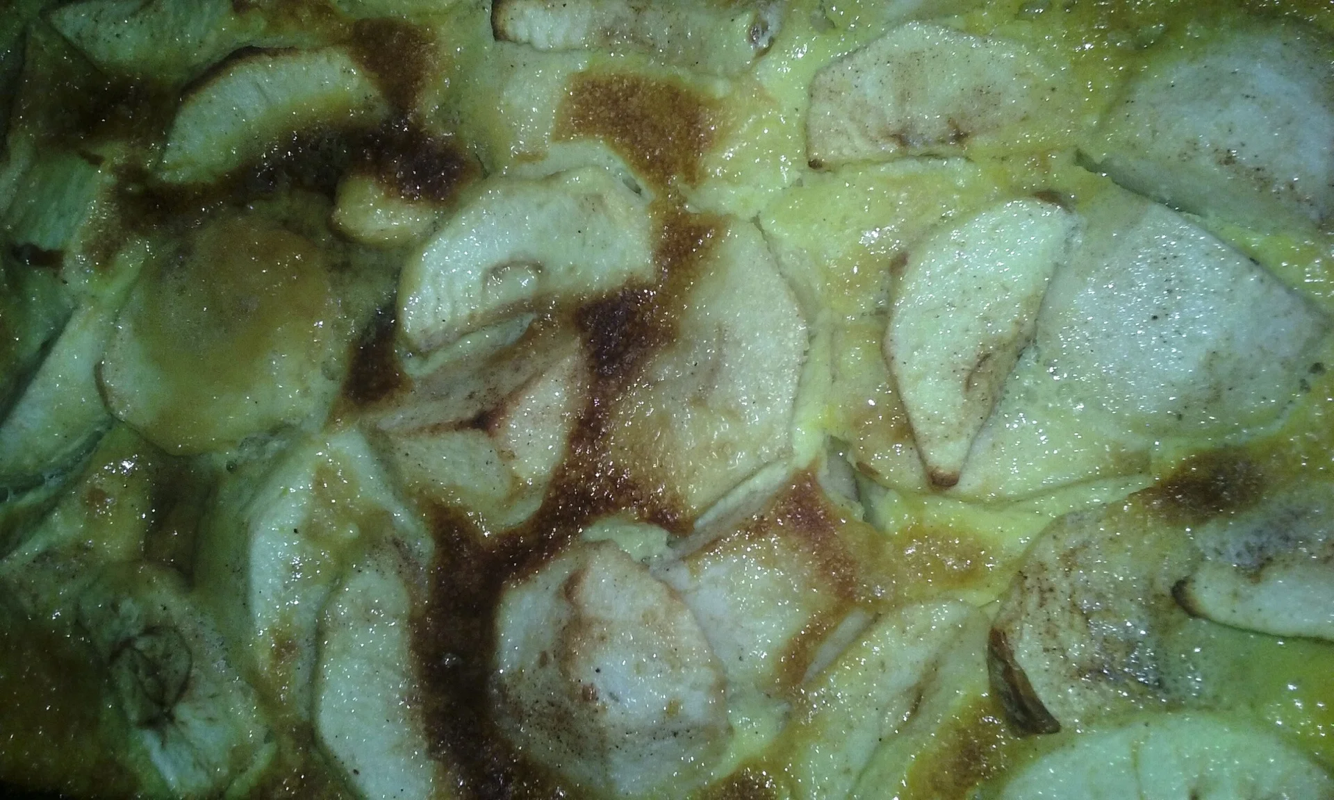 Burnt sugar cream with apples