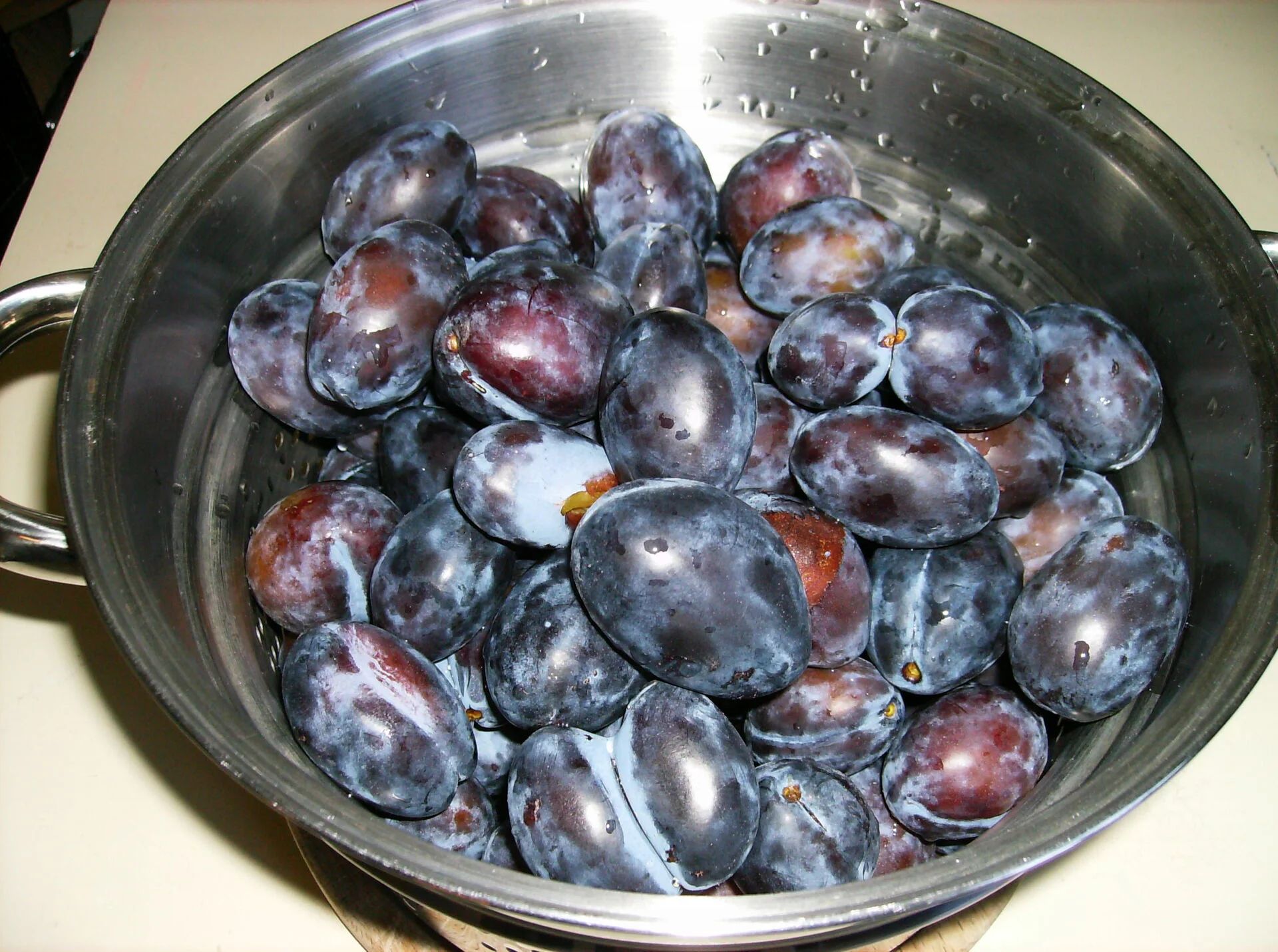 Plum compote