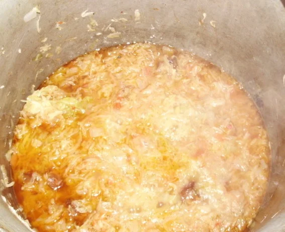 Oven-baked pork breast with sautéed cabbage and borscht