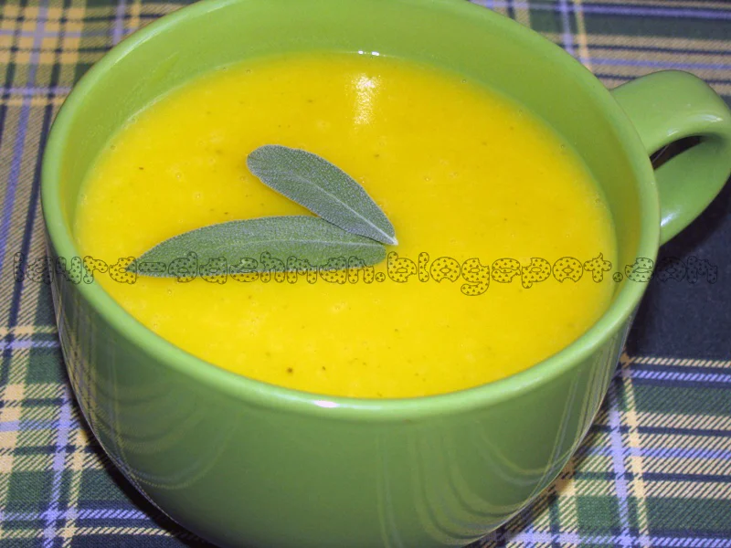 Saffron potato cream soup