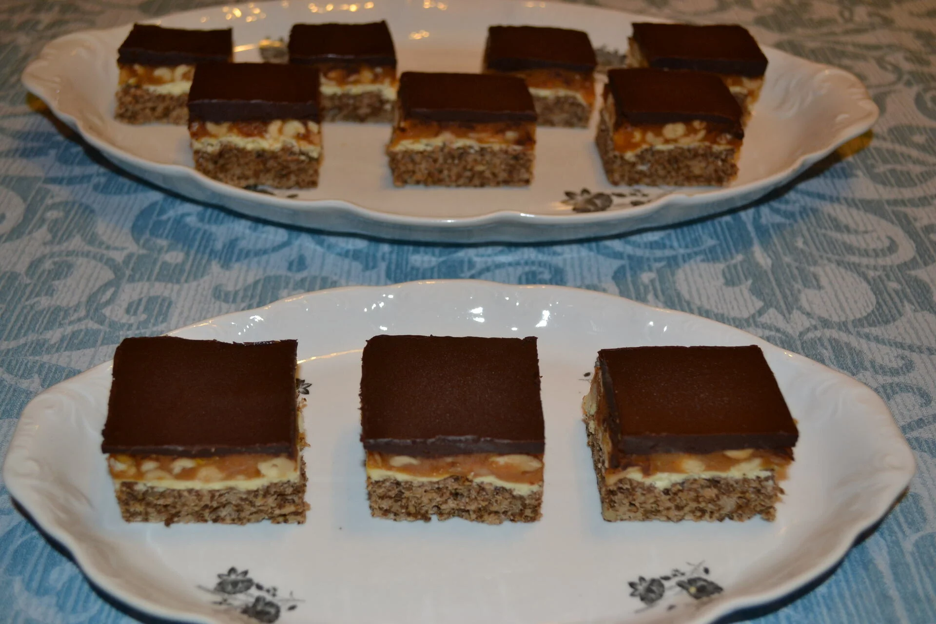 Hazelnut cake with caramel cream (homemade snickers)