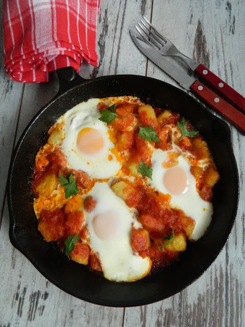 Potatoes in spicy tomato sauce with eggs