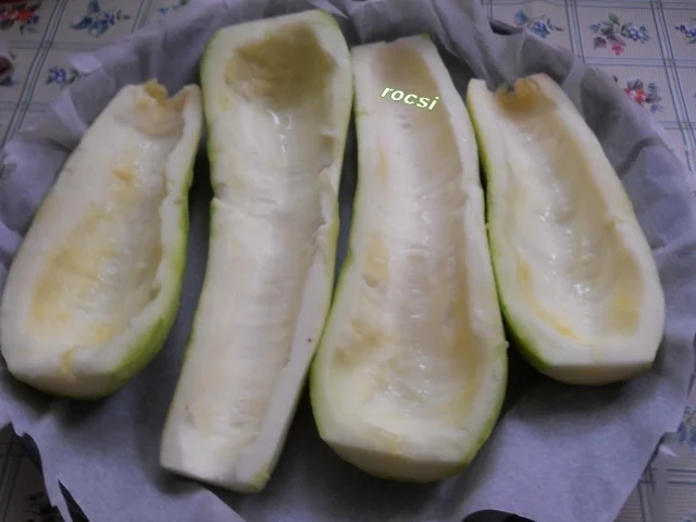 Stuffed zucchini baked