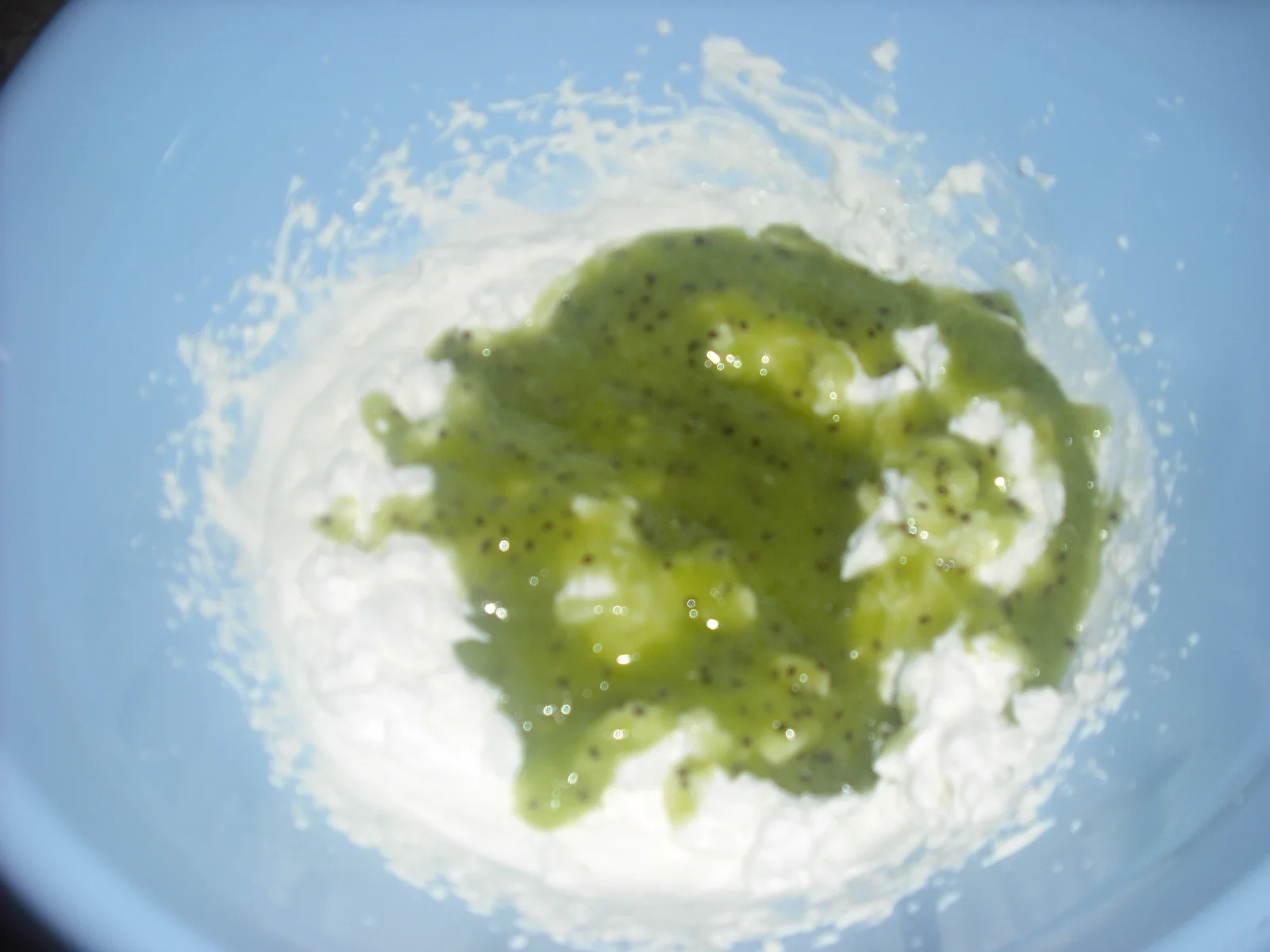 Kiwi mousse with cereal