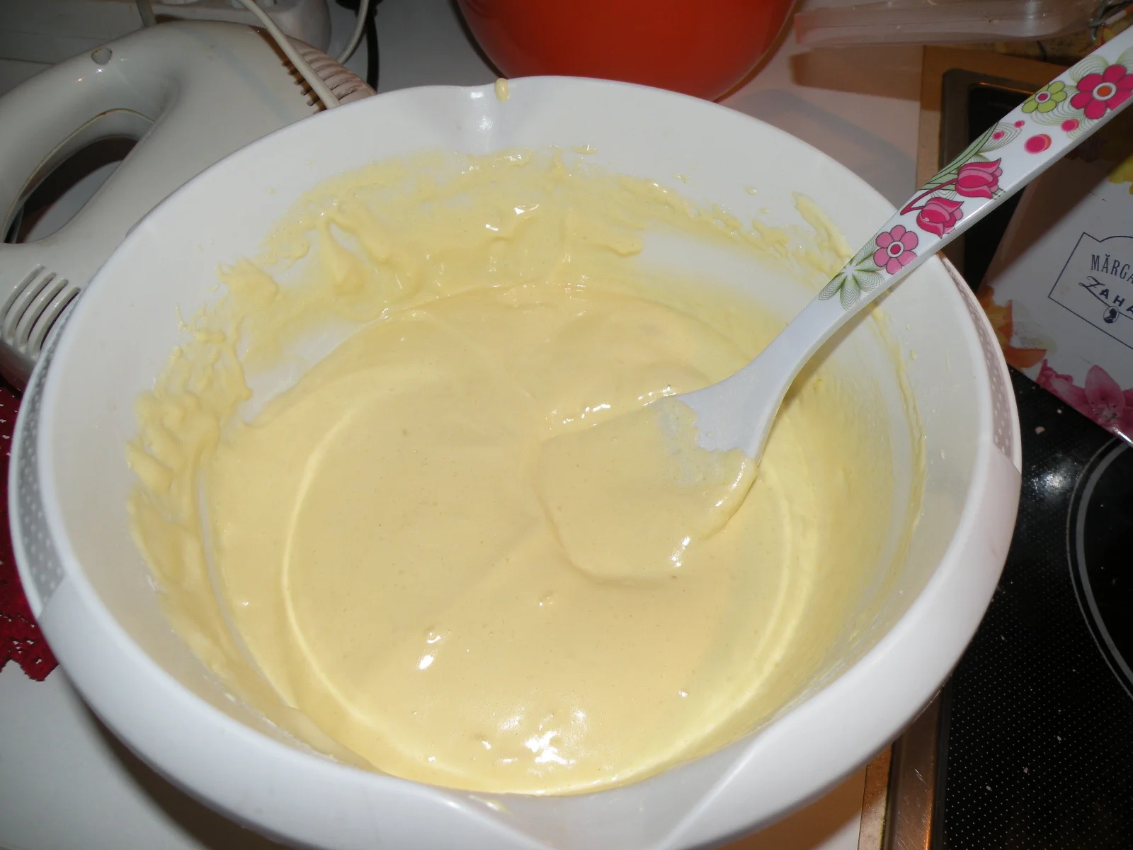 Tender apple pie with meringue