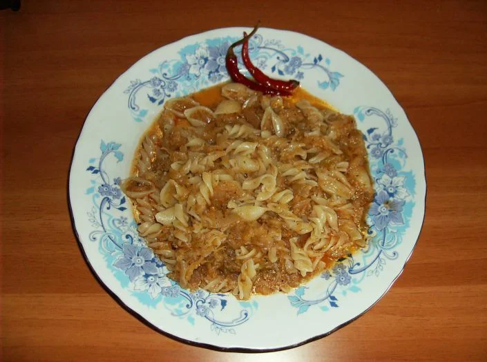 Braised cabbage with pasta