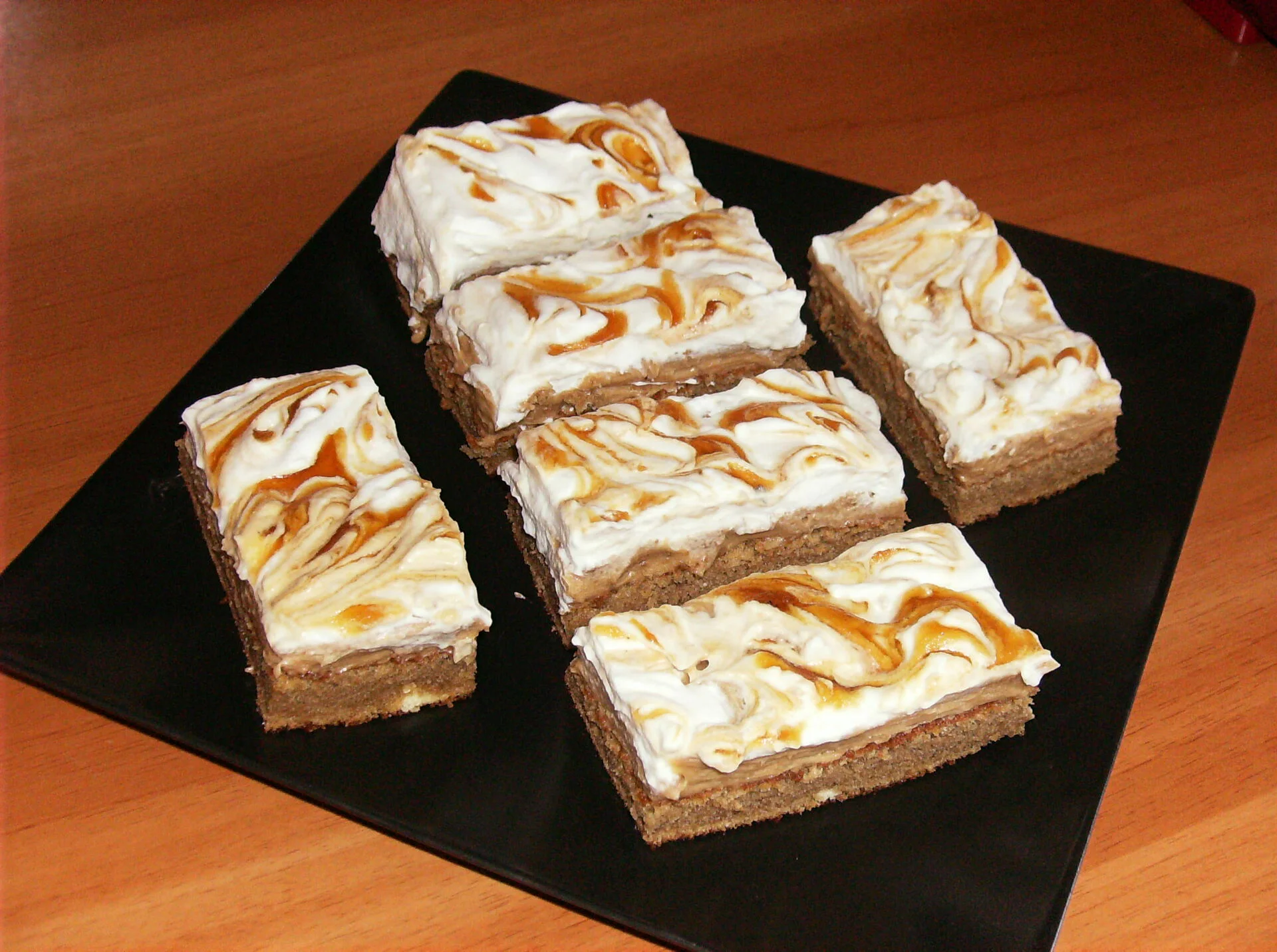 Caramel dessert cake