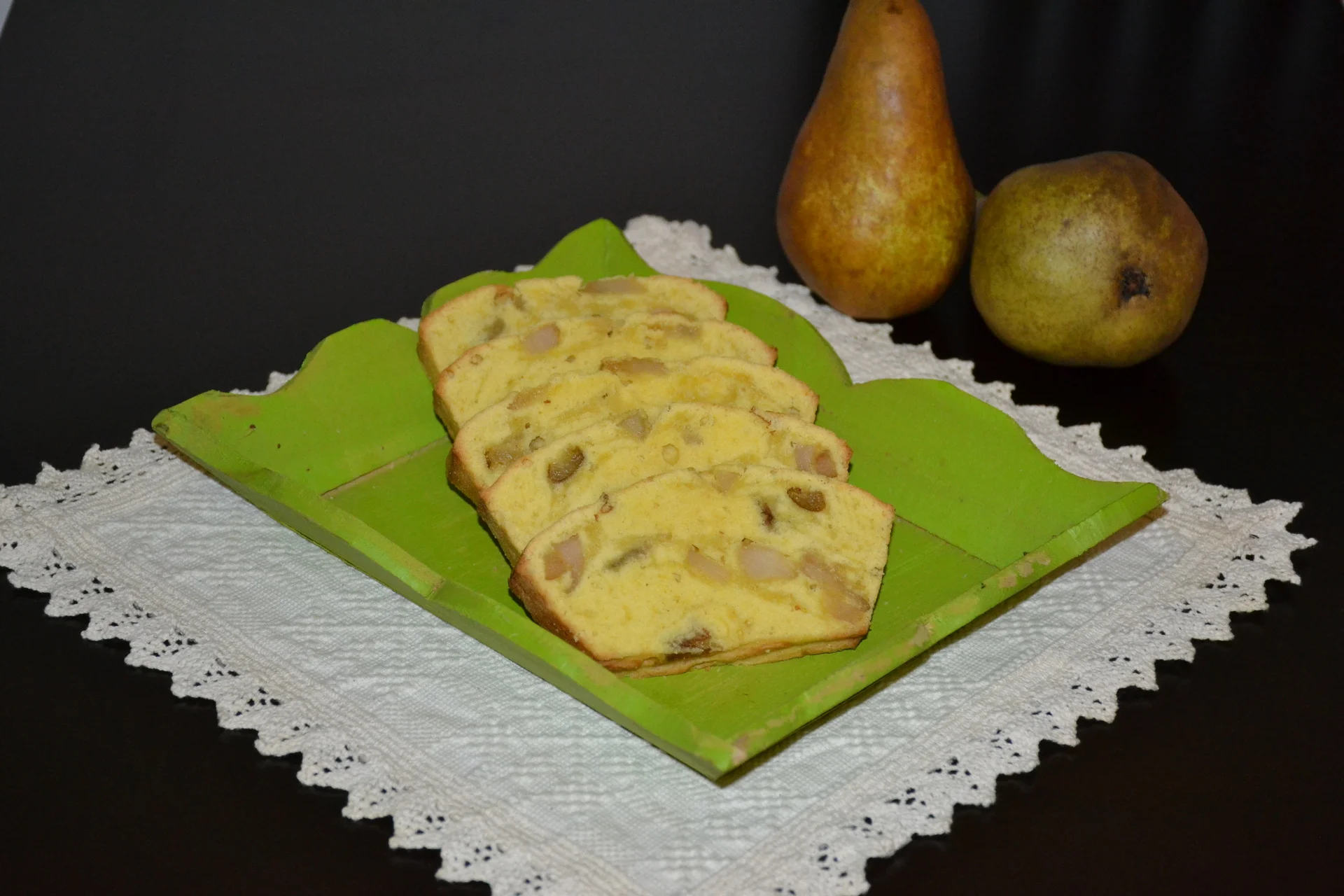 Cake with caramelized pears