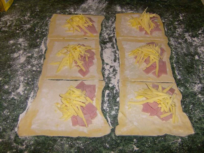 Wallets with ham and cheese