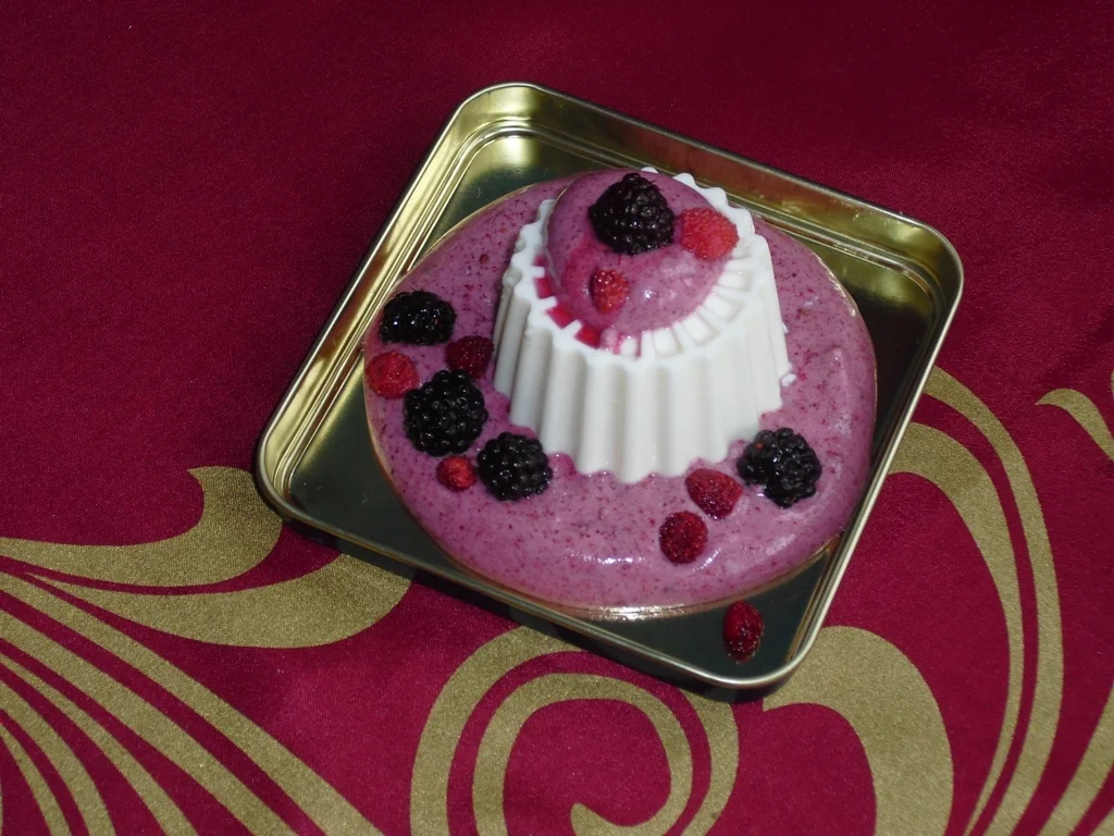 Berry Foam with Milk Core