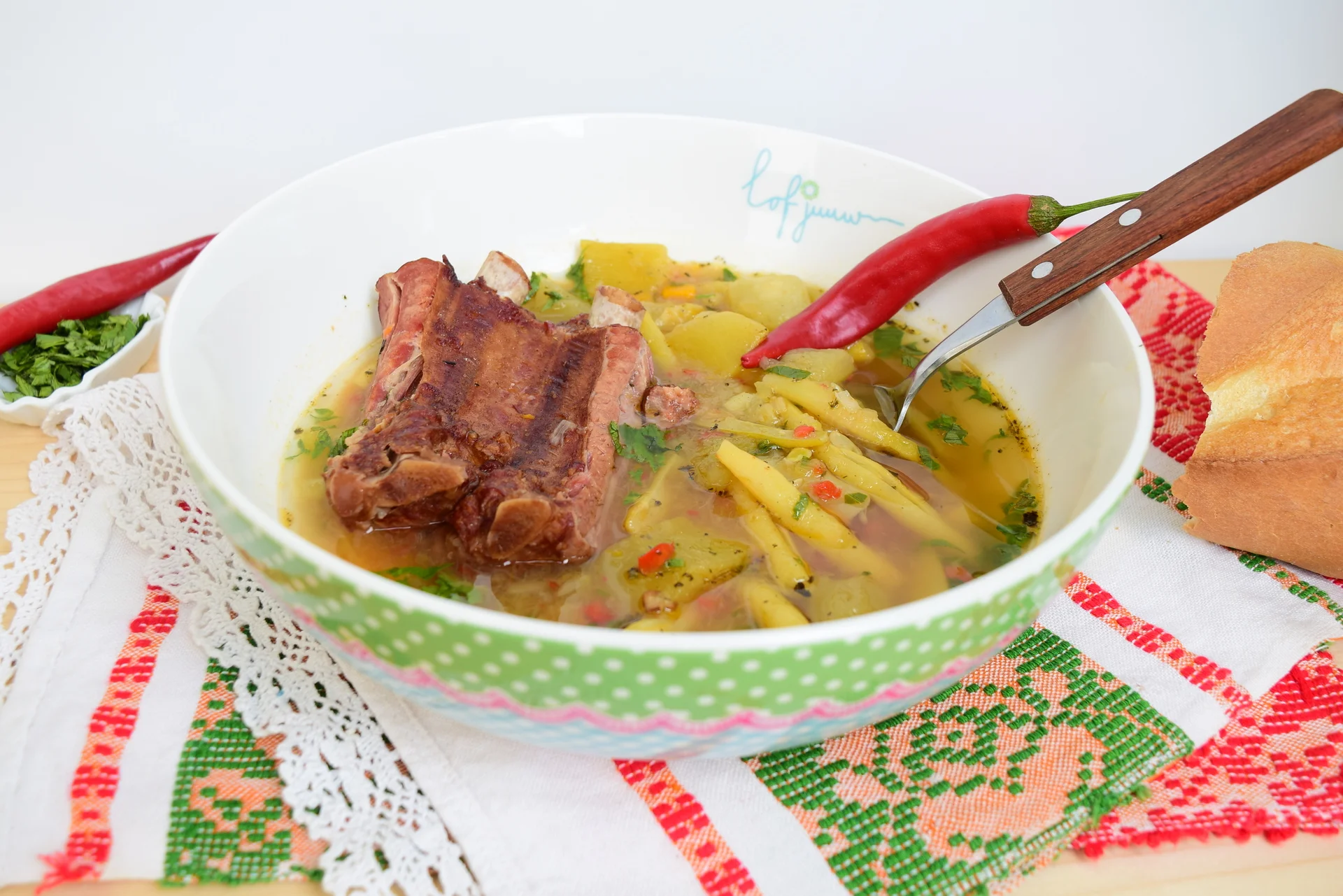 Green bean soup with zucchini and smoked ribs