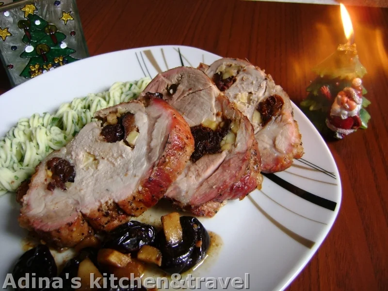 Oven-baked neck with dried plums