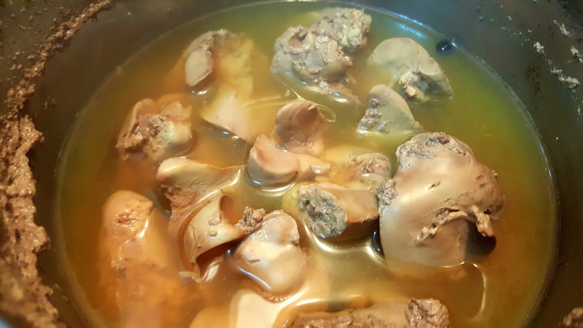 Chicken livers with mushrooms in white sauce