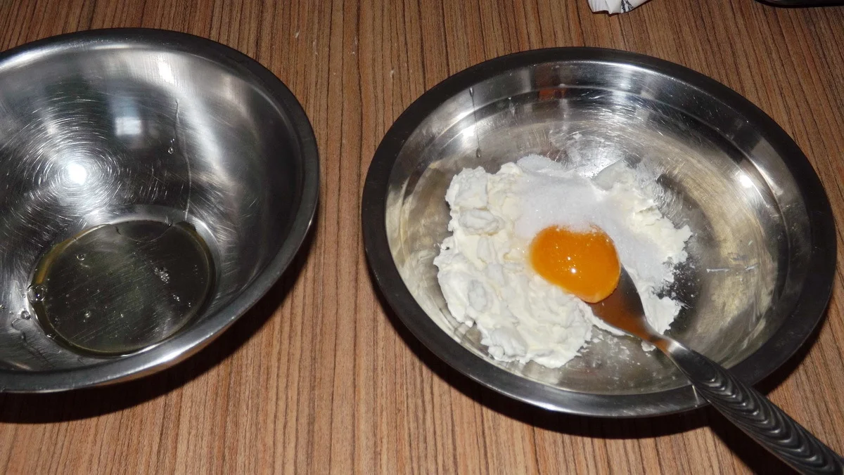 Cannelloni with cheese, coconut, and raspberry jam