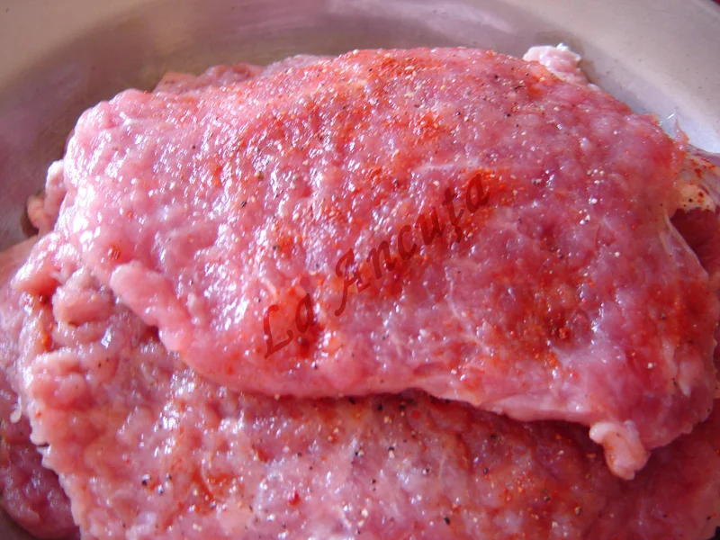 Veal schnitzel with mushrooms and zucchini