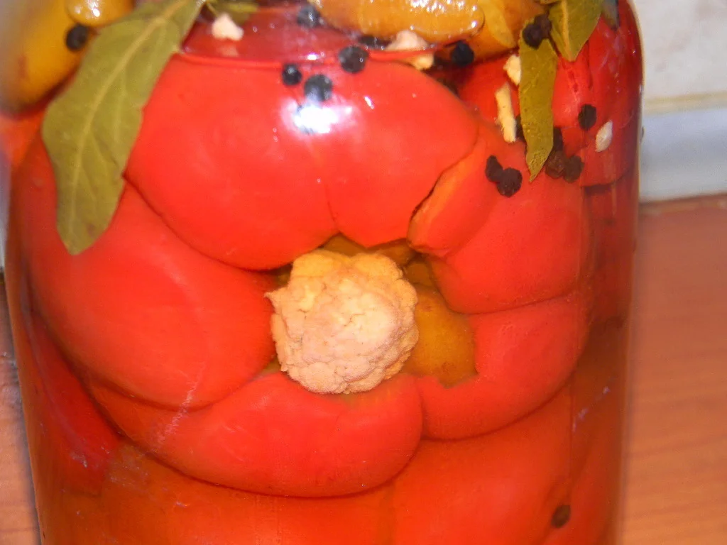 Pickled peppers with plums and cauliflower