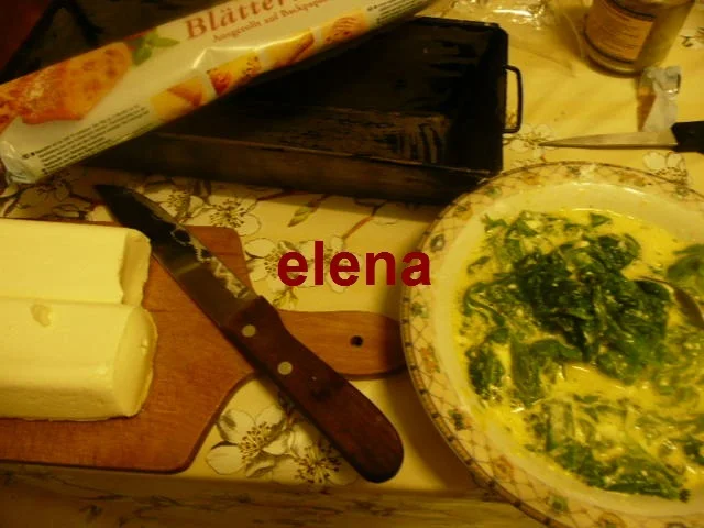 Spinach puff pastry roll