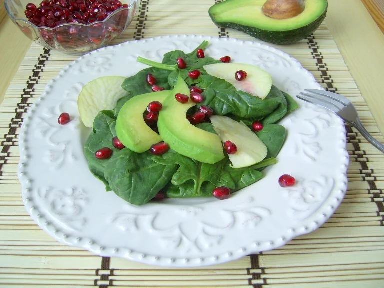 Spinach salad with pomegranate vinaigrette