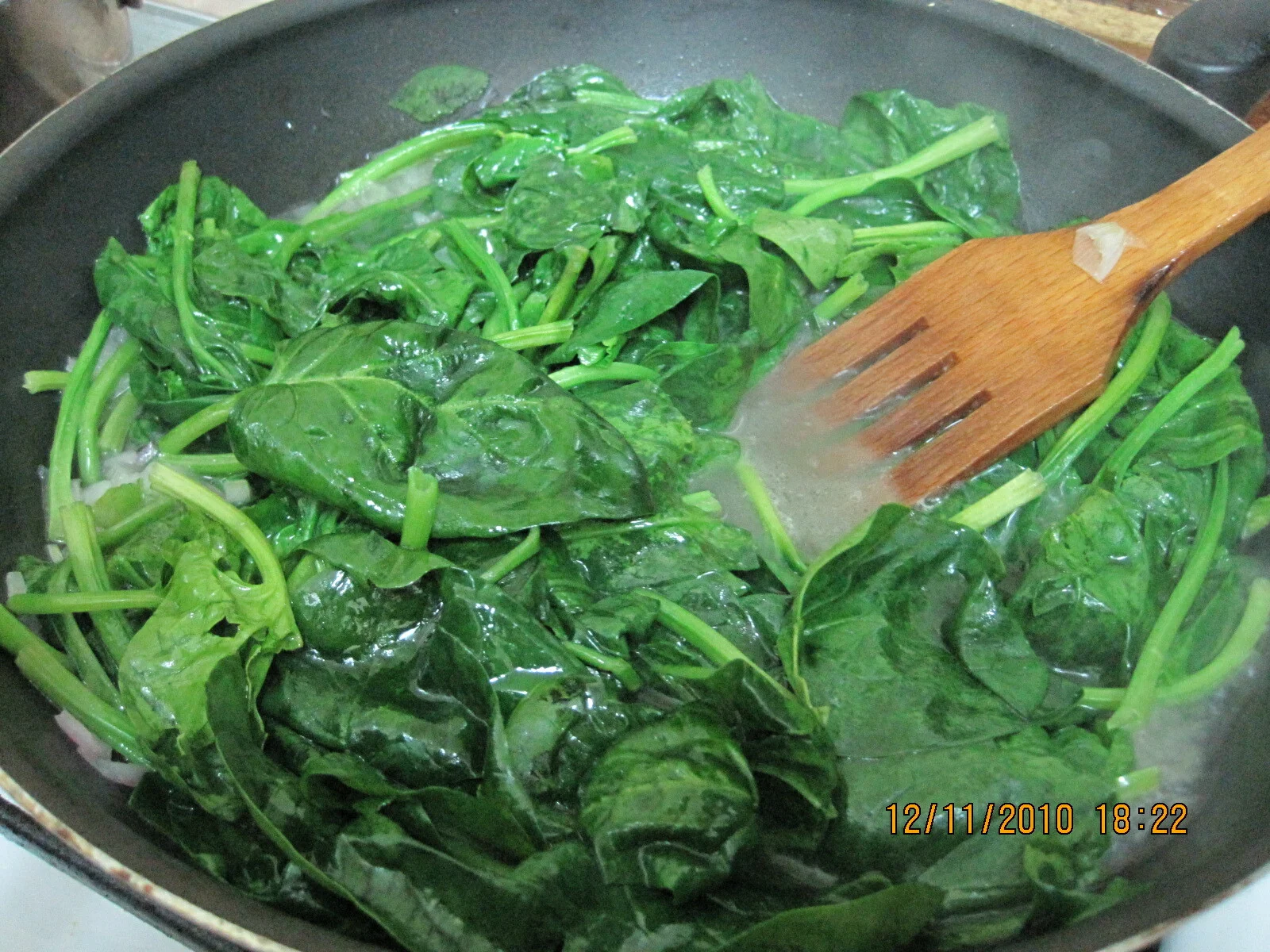 Spinach with sauce