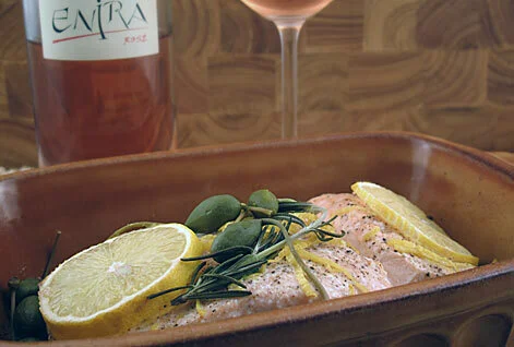 Salmon with rose sauce