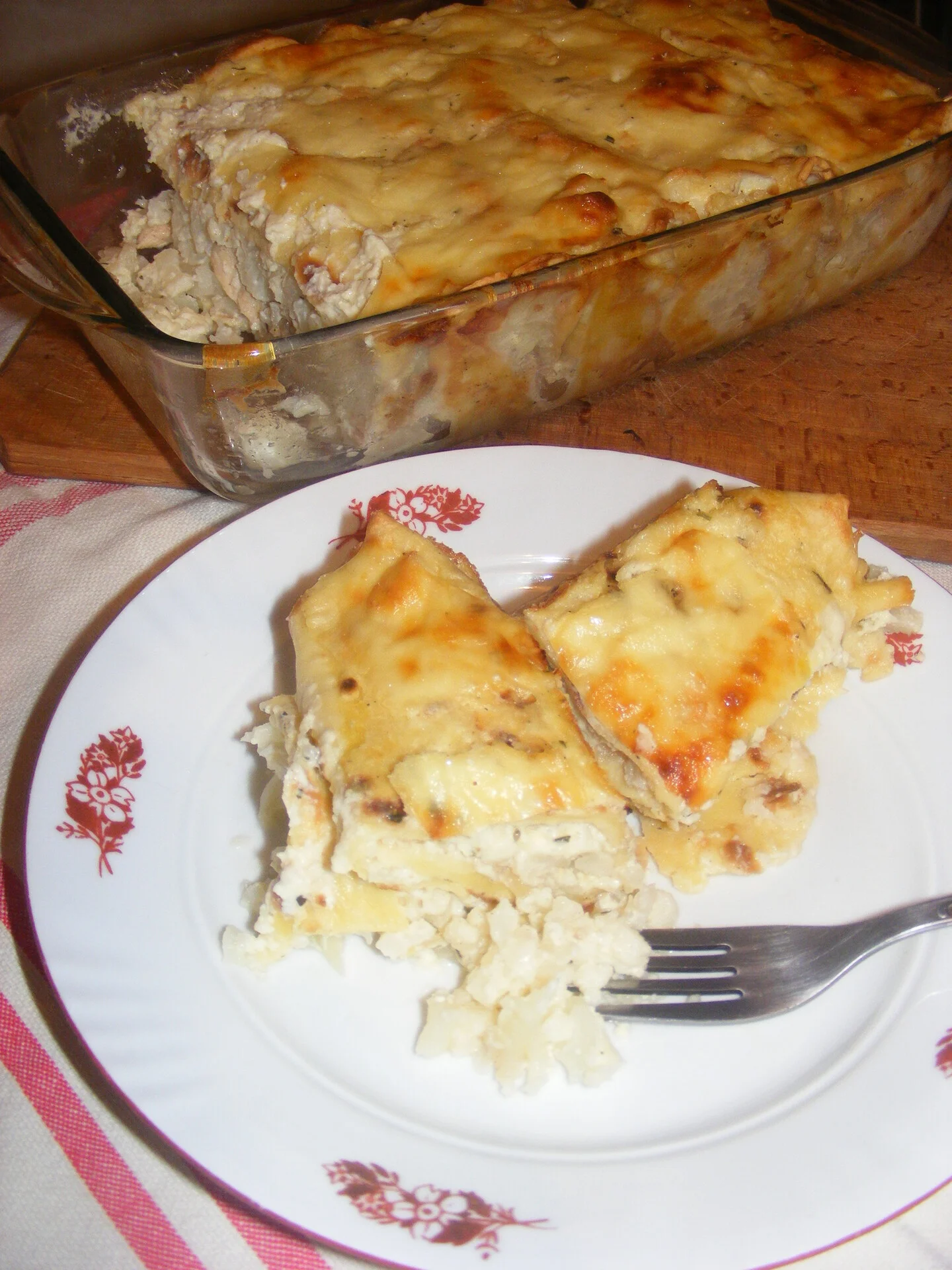 Pancakes filled with chicken breast and cauliflower