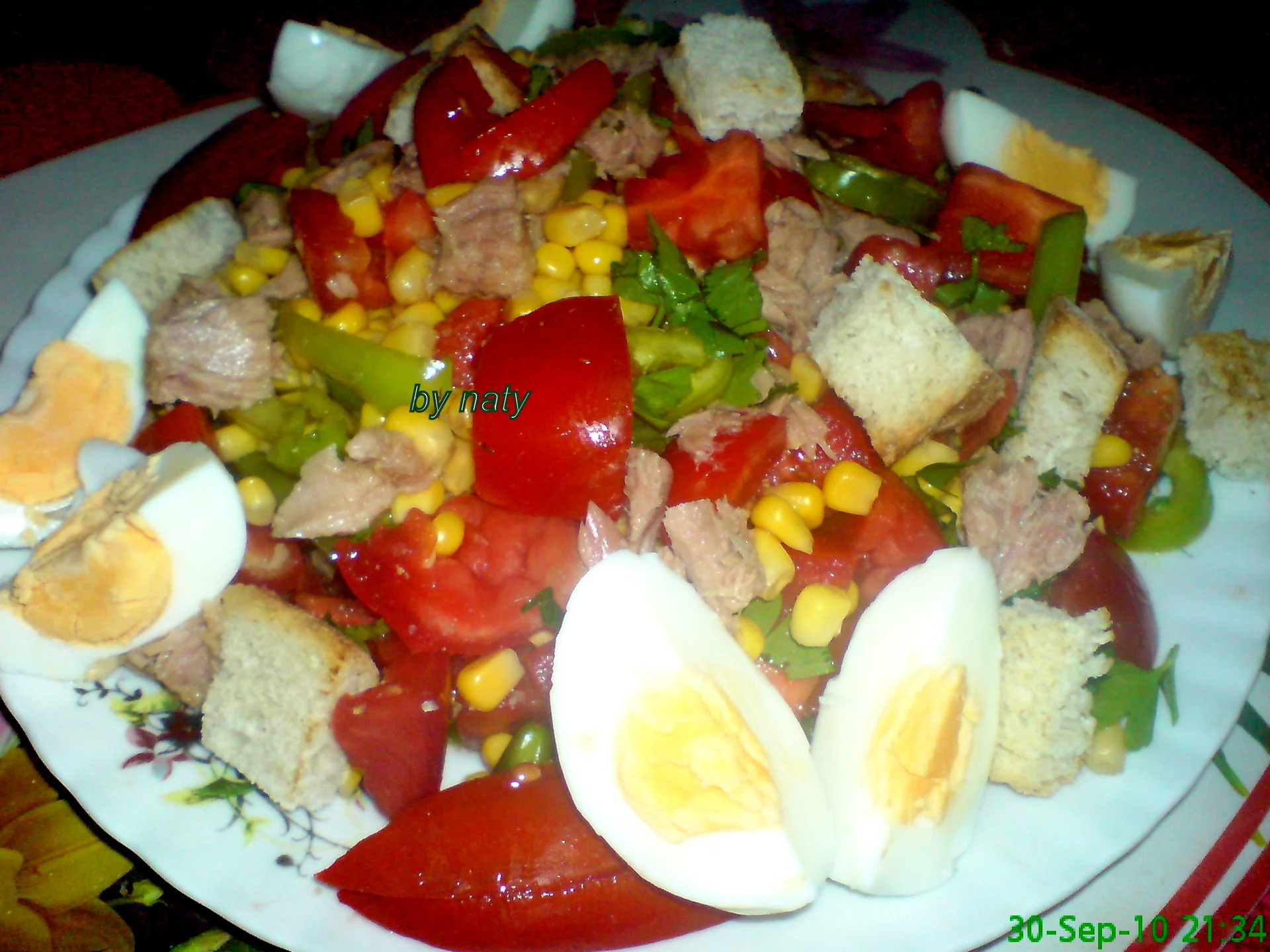 Tuna salad with croutons