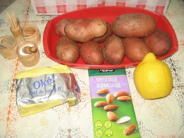 Potatoes with almonds