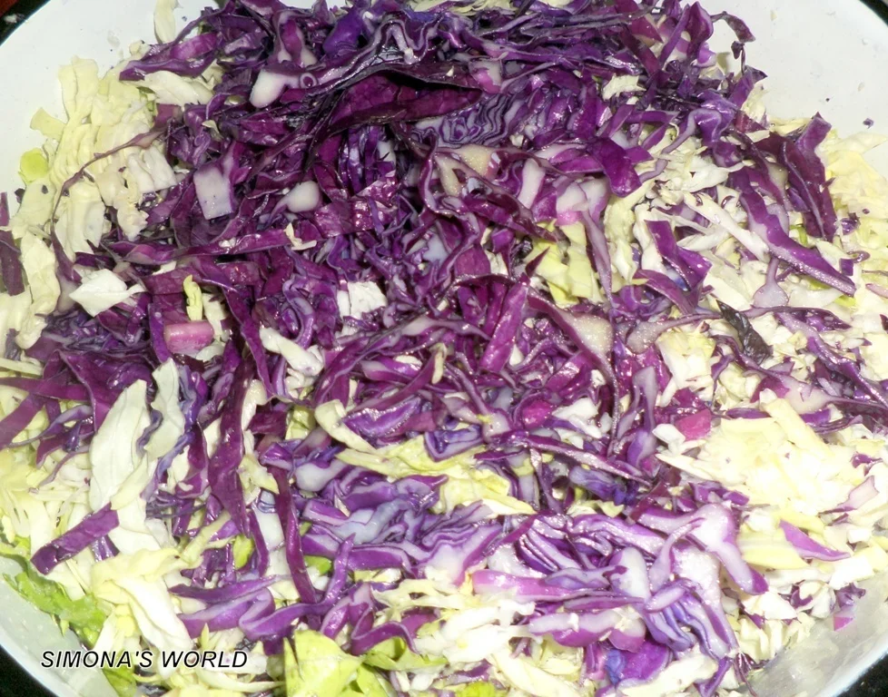 Stuffed peppers with white and red cabbage