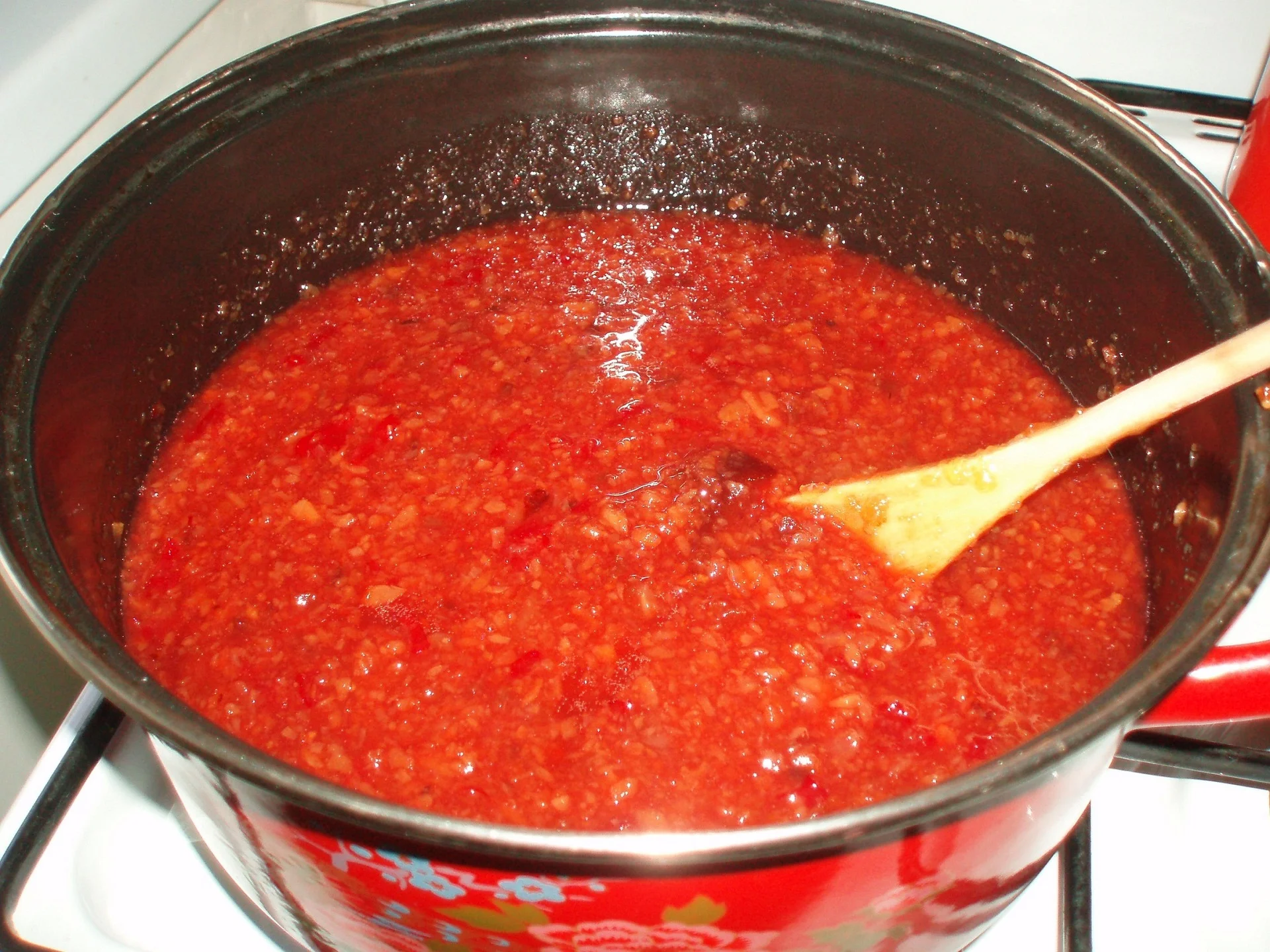 Quince jelly with roses