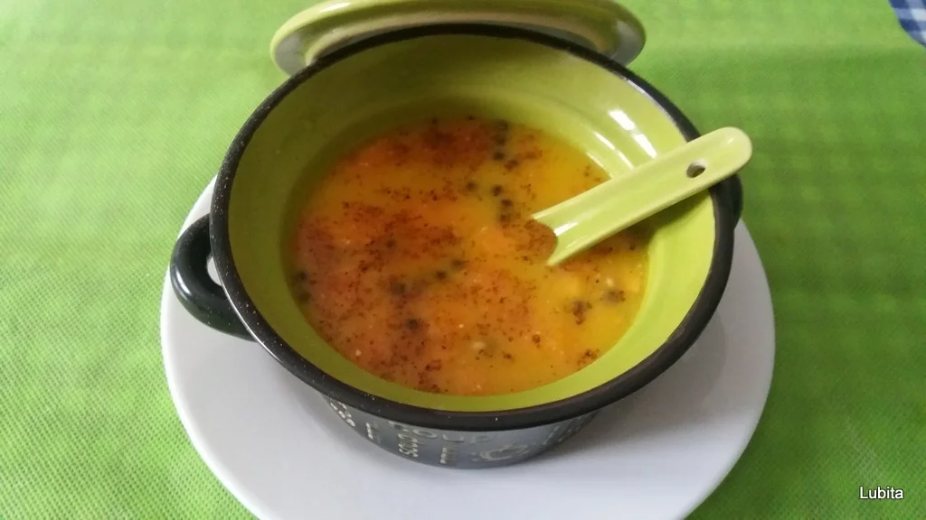 Carrot and papaya soup