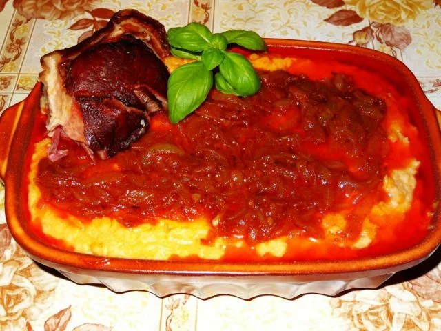 Mashed beans with smoked ham hock