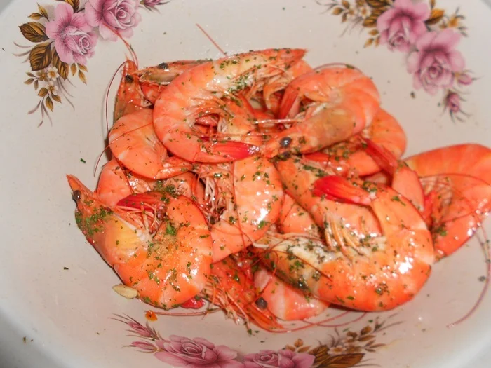Oven-baked shrimp with tomatoes