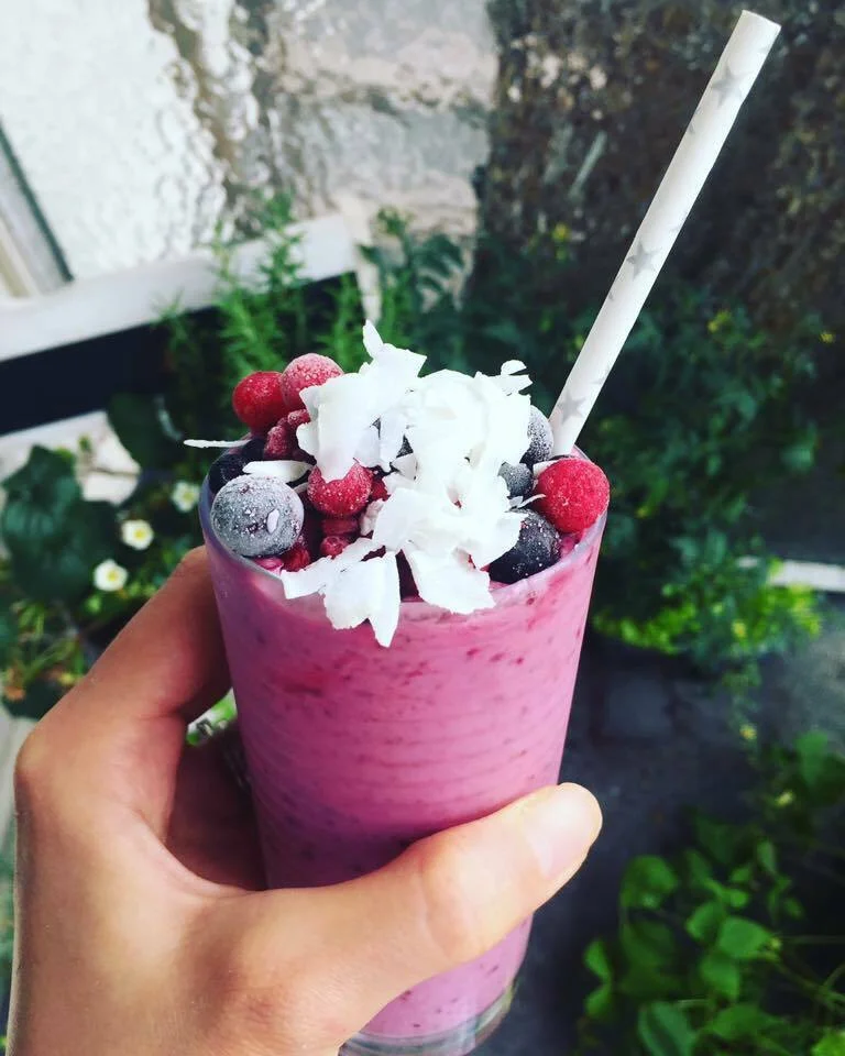 Berry smoothie with coconut milk (no added sugar)