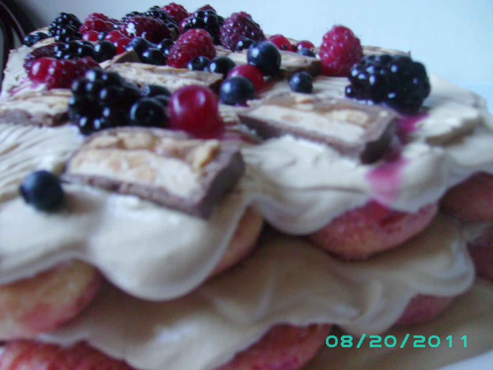 Tiramisu recipe with berries