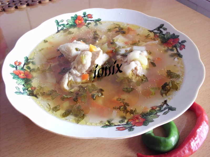 Moldovan chicken borscht