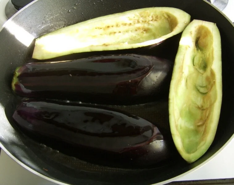 Stuffed eggplants with vegetables
