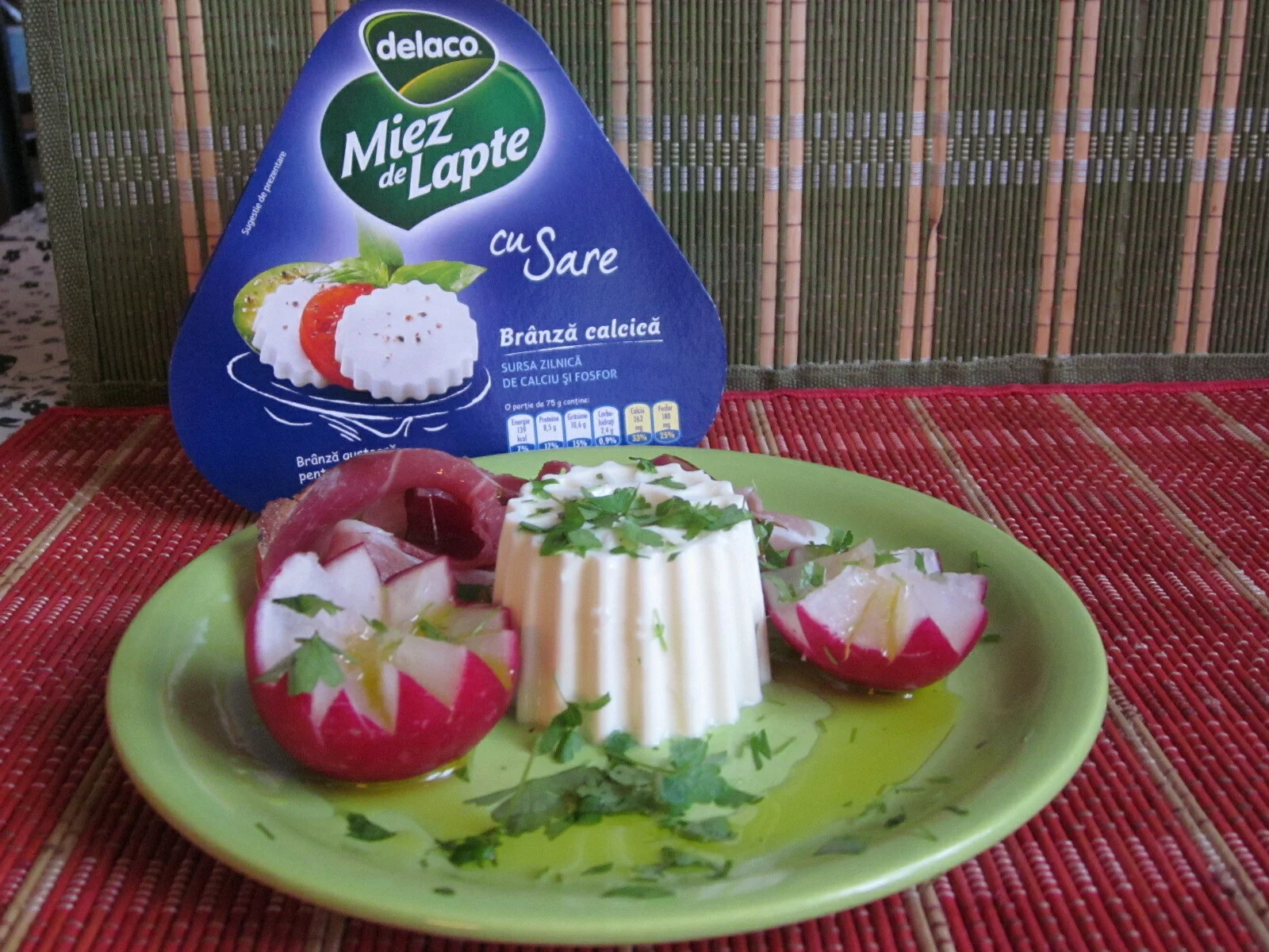Milk core with ham and radishes