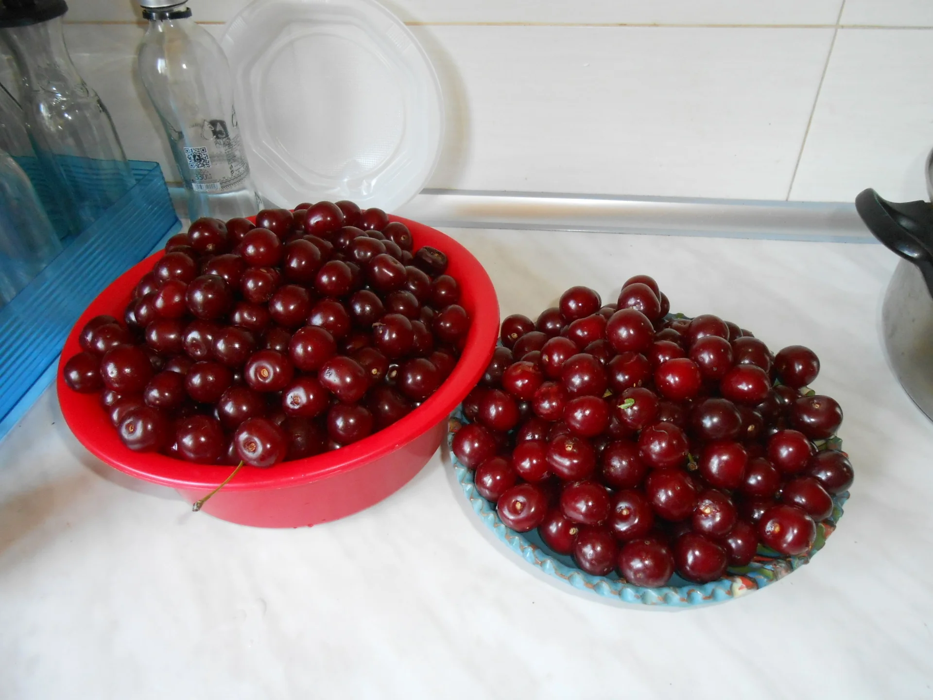 Sour cherries for cakes