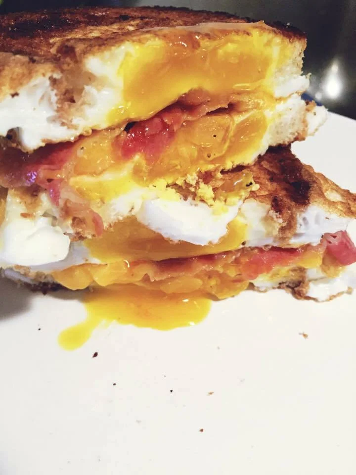 Sandwich with eggs, Cheddar cheese, and bacon