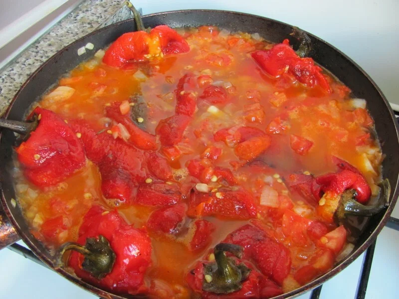 Bell pepper with tomatoes