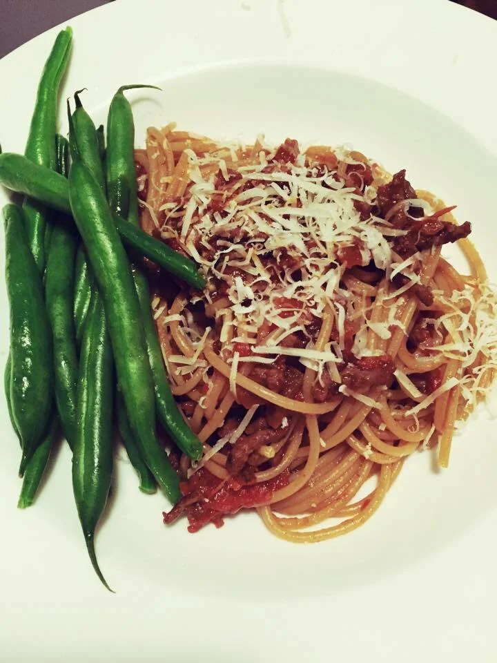 Spaghetti Bolognese with sun-dried tomatoes